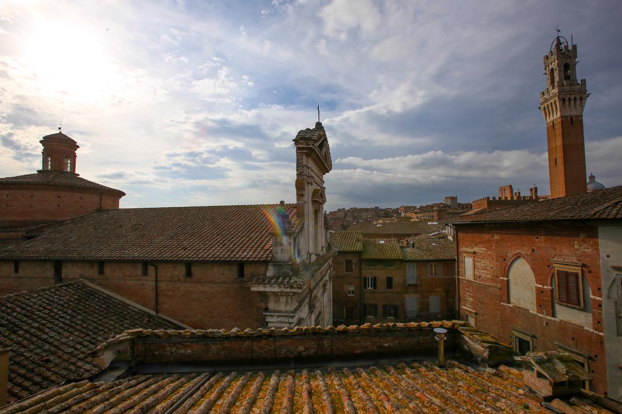B&B Le Logge Luxury Rooms Siena Eksteriør billede